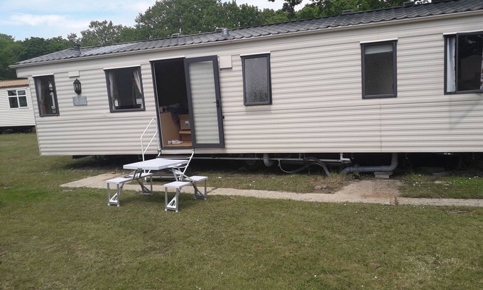 Cowes Cabina | 3-Bedroom caravan at Thorness bay