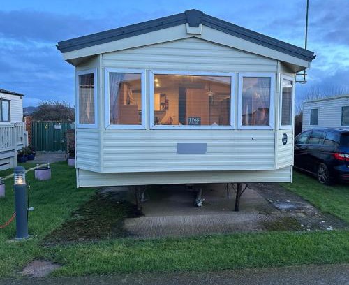 Rhyl Chalet De Esquí | 3 Bedroom Caravan - Sleeps 6 Pool & Garden