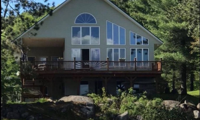 Inlet Chalet De Esquí | 3-bedroom Chalet at Eagle Bay Village with a Loft Sleeps 12