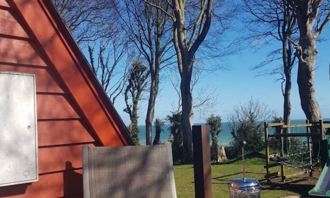 Deal Chalet De Esquí | 3 Bedroom Chalet on the coast with pool and tennis