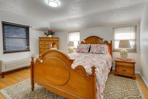 Royal Oak Casa | 3 bedroom colonial house