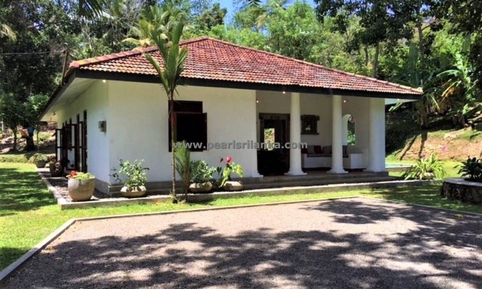 Bandaranayake Villa | Villa de estilo colonial de 3 dormitorios con piscina infinita y el pintoresco jardín