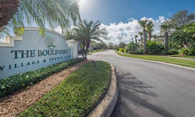 Boulevard Village and Tennis Condominio | 3 Bedroom Condo 431208 by Houzlet