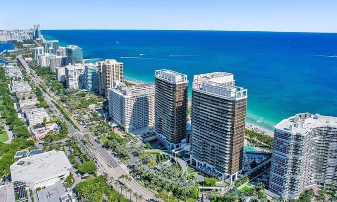 Bal Harbour Condominio | 3 Bedroom Condo 440589 by Houzlet