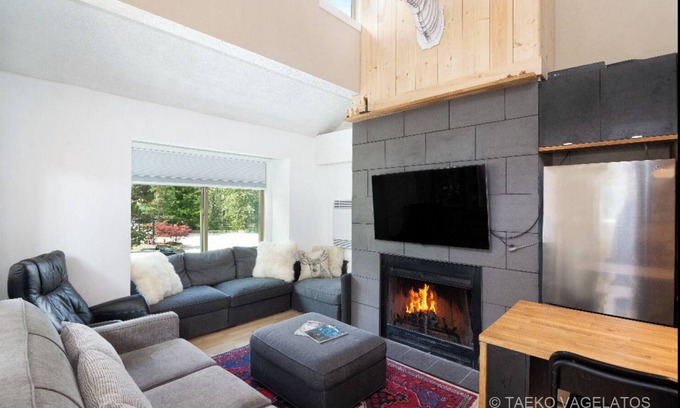 Nordic Estates Condominio | 3 bedroom condo~in Whistler Creekside,5 minute walk to Whistler Mountain gondola