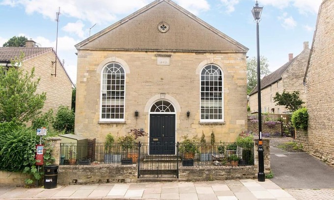 Oundle Casa | 3 bedroom converted chapel in historic Oundle