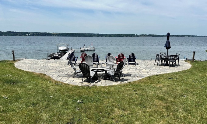 Town of Owasco Cabaña | 3 Bedroom Cottage on Owasco Lake. Eastside and Pet Friendly!