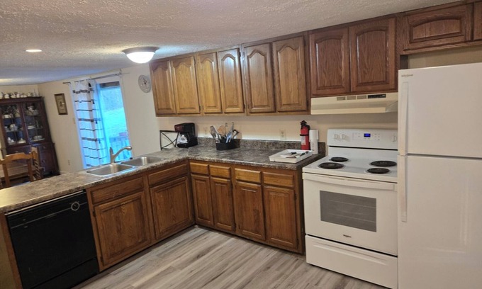 Decatur Casa | 3-bedroom country house with A/C. . Enjoy a peaceful getaway near Watts Bar Dam