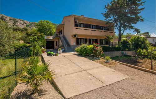 Baska Casa | 3 Bedroom Cozy Apartment In Bascanska Draga