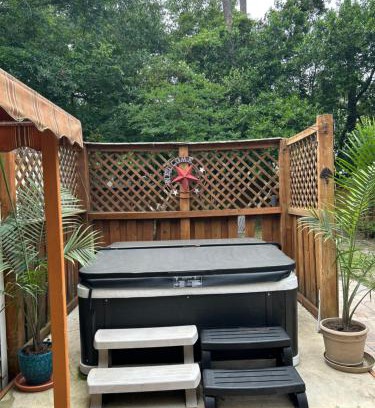 Wilmington Casa | 3 Bedroom Cozy Cottage with fenced in backyard and hot tub 4 miles to the beach