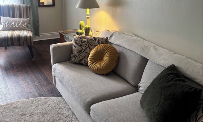 Hamilton Casa | 3 bedroom- Cozy Hamilton Townhouse