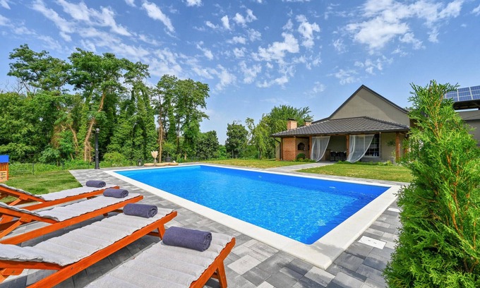 Bjelovar Casa | Acogedora casa de 3 dormitorios en.