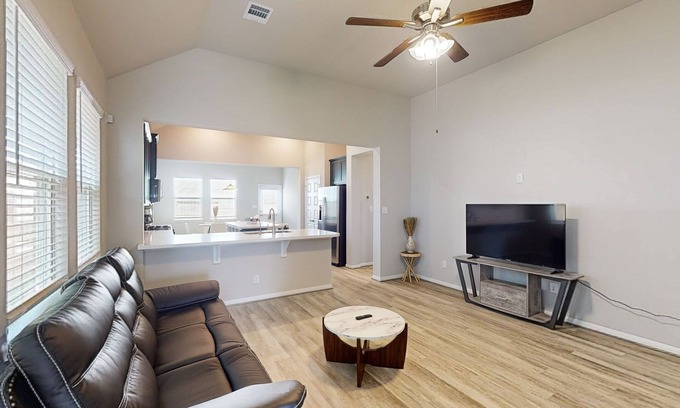 Atascocita Casa | 3-bedroom dog-friendly home with enclosed backyard in great location
