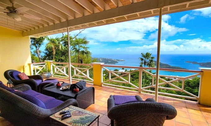 Estate Elizabeth Casa | 3 Bedroom Ensuite with Endless Views Overlooking the Harbor at Reel Paradise View