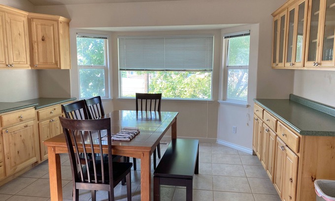 South Salt Lake Casa | 3 bedroom entire house, close to all ski resorts, center of ALL