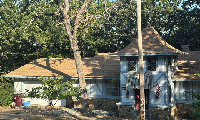 Eufaula Cabina | 3-bedroom Eufaula cove cabin with lake view and lake access