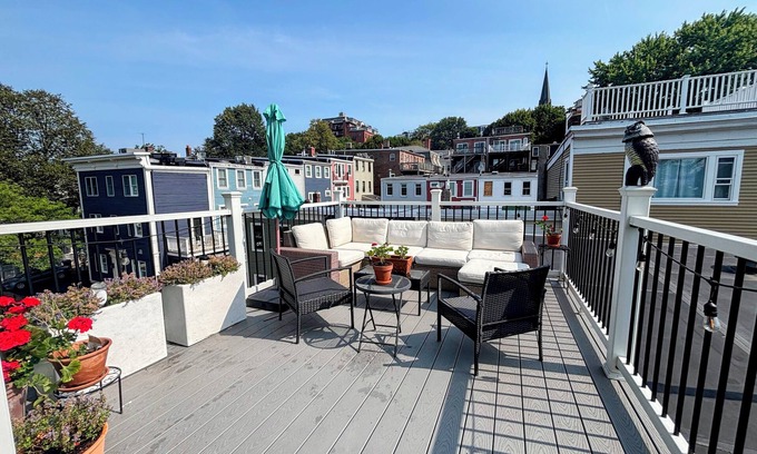Medford Street - The Neck Casa | 3-bedroom family friendly house in historic and convenient Charlestown