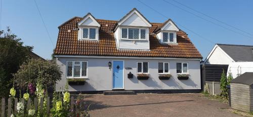 Greenhill Casa | 3-Bedroom Family Home. Just 5 Mins From The Beach!