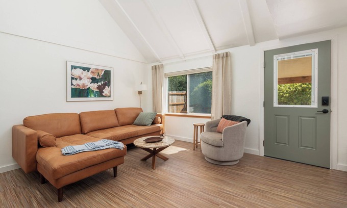 Otter Rock Casa | 3-bedroom Family Surf House steps from the beaches in Otter Rock