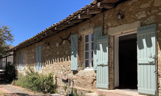Casteron Otro | 3 bedroom farmhouse with 2 mezzanine bedrooms, large garden with pool