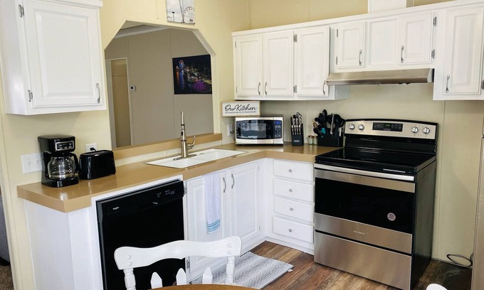 Monticello Casa | 3 bedroom Game room home 10 minutes from Indiana Beach