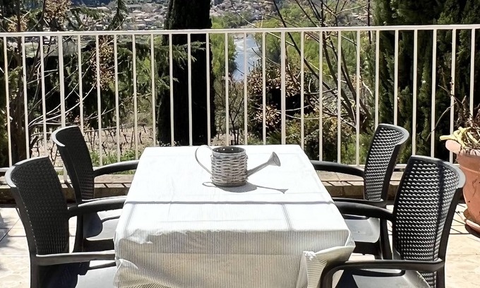 Cessenon-sur-Orb Apartamento | 3-bedroom gîte with swimming pool and view of the Orb valley