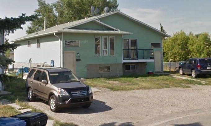 Forest Lawn Apartamento | 3-Bedroom Half Duplex Main Floor Suite