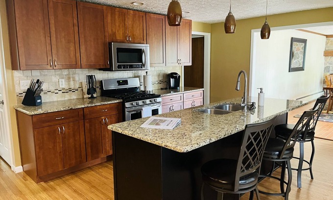 Spencerport Casa | 3 Dormitorio High End Casa Con Bañera de hidromasaje Cerca de Erie Canal y campos de golf