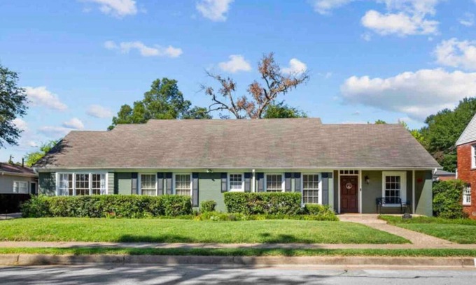 Tyler Casa | 3 Bedroom Historical Registry Home