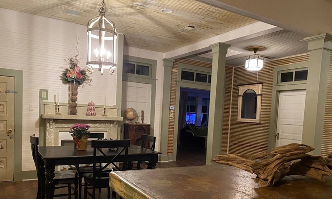 St. Francisville Casa | 3 bedroom home built in the 1850s centrally located in Saint Francisville