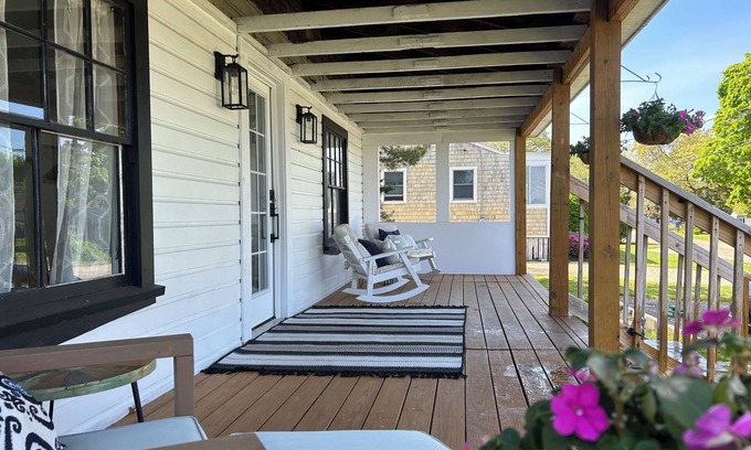 Marion Casa | 3 Bedroom Home Facing Inner harbor with 1st Floor King Bedroom.