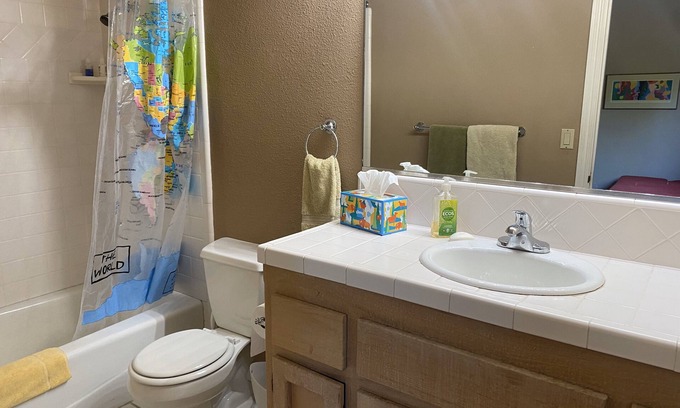 Calistoga Casa | 3-bedroom home in Calistoga with pool and hot tub