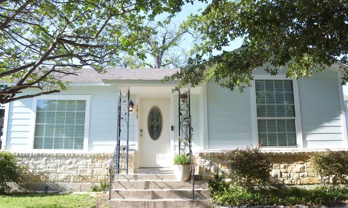 San Antonio Casa | 3 Bedroom Home in Historic Deco District - Minutes from Downtown