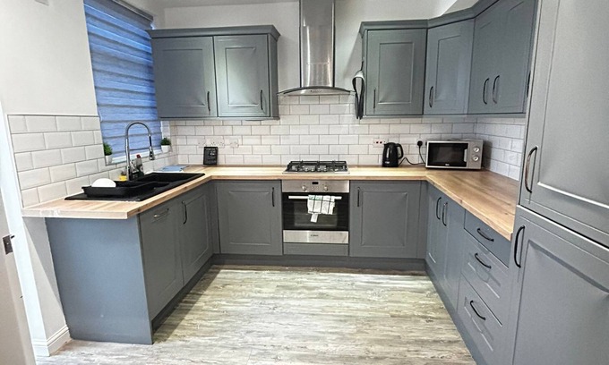 Failsworth Casa | 3 Bedroom Home in Manchester - Near Etihad Stadium - Close To The City