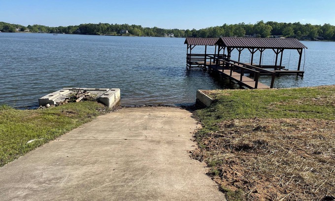 Waterloo Casa | 3-bedroom home on beautiful Lake Greenwood, close to Old Eight Golf Course.