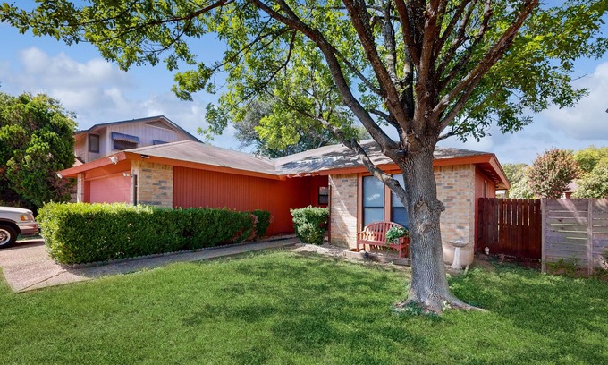 McKinney Casa | 3-bedroom home with enclosed backyard in South Austin