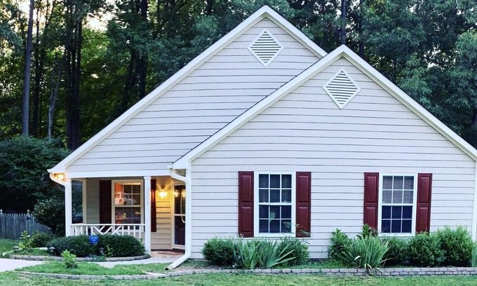 Durham Casa | 3 Bedroom Home with Fenced Yard