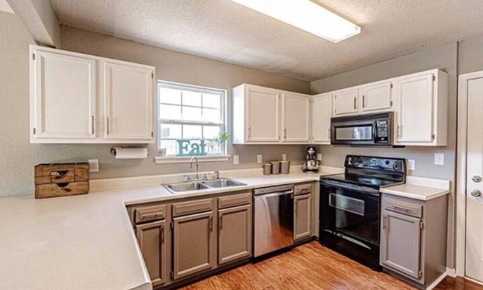 Brownsburg Casa | 3-bedroom home with fenced yard, 2 car garage and patio