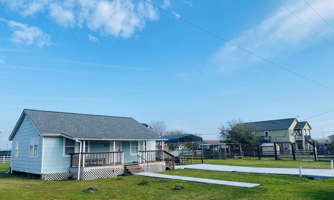 Galveston Casa | 3-bedroom house. Close to Ferry.Near Galveston.Short Drive to Beach