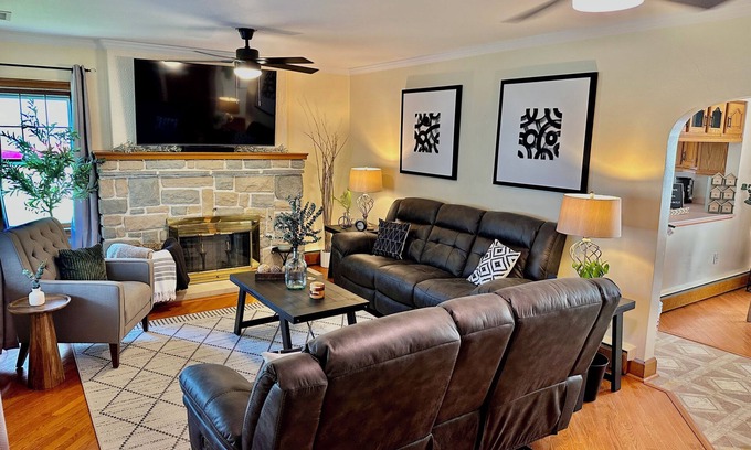 St. Clairsville Casa | 3-bedroom house in charming Saint Clairsville with AC, fitness room