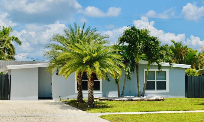 Royal Palm Beach Casa | 3-bedroom house in fabulous Royal Palm Beach