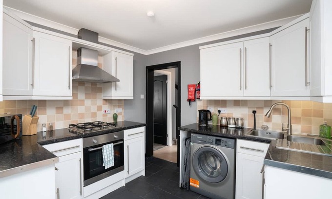 Dunfermline Casa | 3 Bedroom House - Free Parking