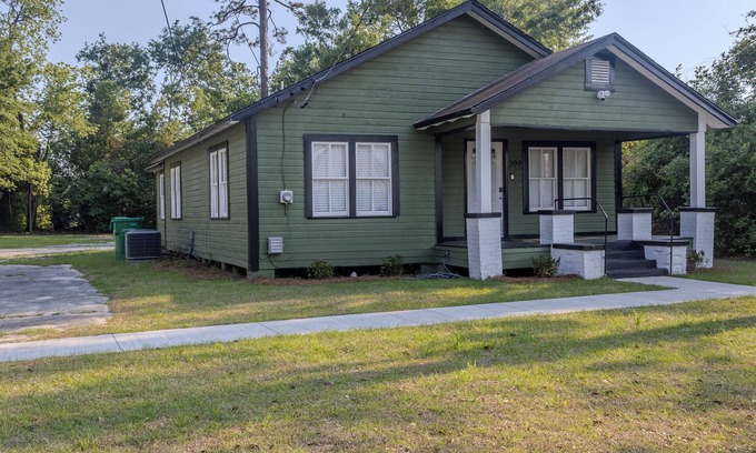 Valdosta Casa | 3-bedroom house in beautiful Valdosta with WiFi, AC. Enjoy your stay