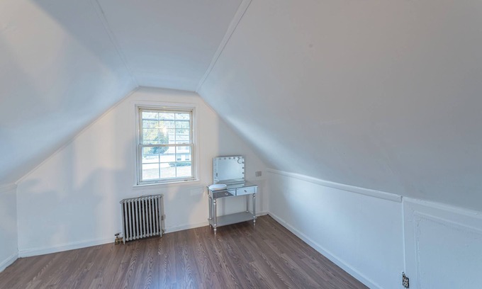 Deer Park Casa | 3-bedroom house in brilliant Dix Hills with WiFi, AC