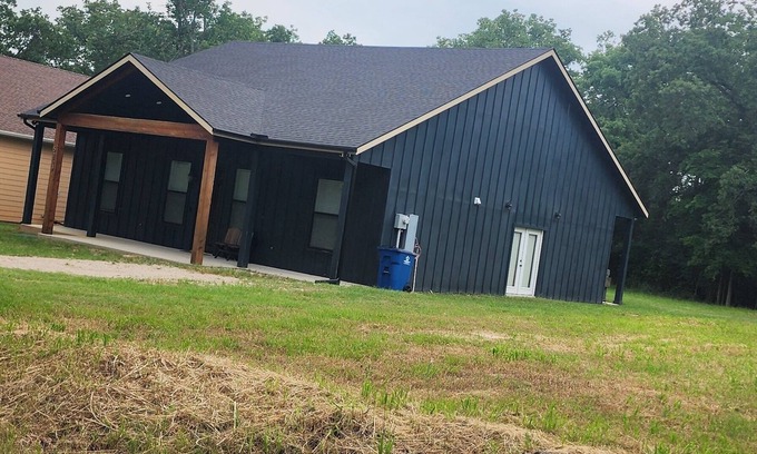 Log Cabin Casa | 3-bedroom house in charming Malakoff with WiFi, bring your boat. Park ramp 2min.