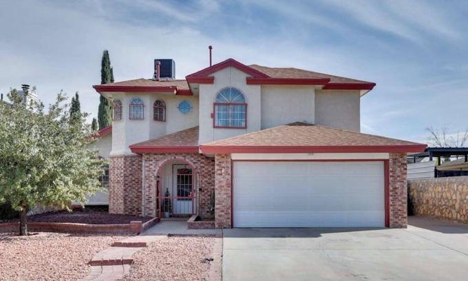 Biggs Field Casa | 3-bedroom house in charming El Paso with WiFi, Refrigerated AC. Book now
