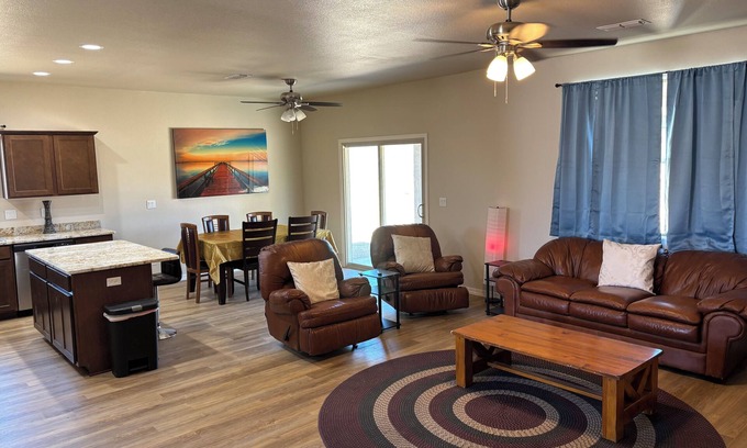 Kingman Casa | 3 bedroom house in charming Kingman with AC, WiFi. Enjoyable getaway awaits.
