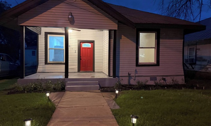 Waco Casa | 3-bedroom house in charming Waco with WiFi, AC. Start your getaway