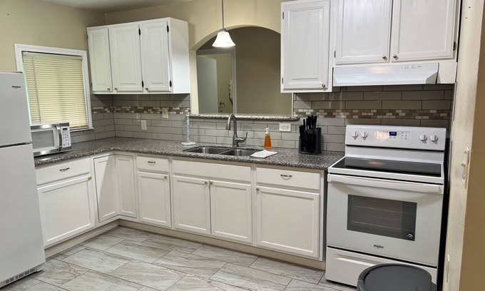 Texas City Casa | 3-bedroom house in cool La Marque with WiFi, AC