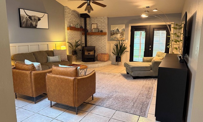 Farmington Casa | 3-bedroom house in fabulous Farmington with big backyard for hosting